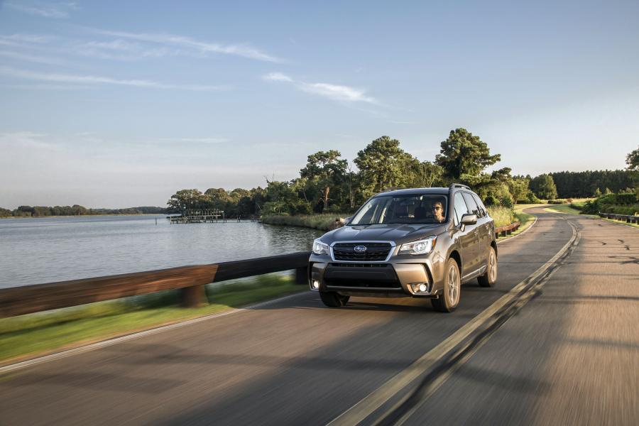  Subaru Forester 2.0XT 2016 года  (US) (фото 8 из 20)